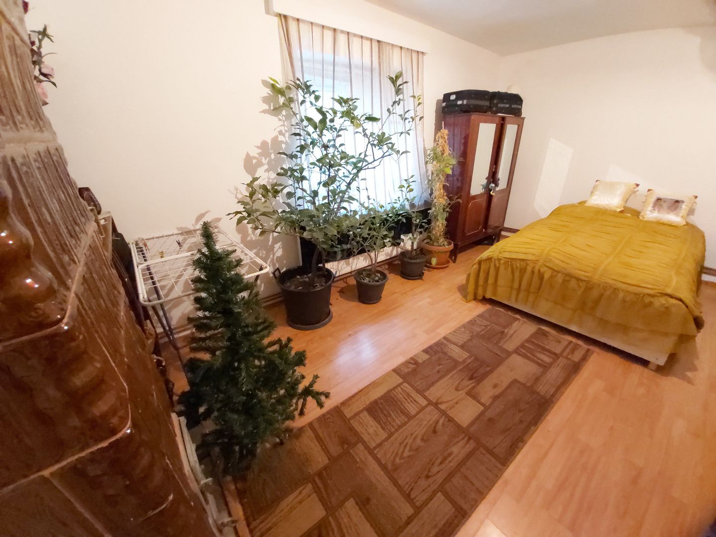 Casa de vanzare cu teren generos - Poză 2