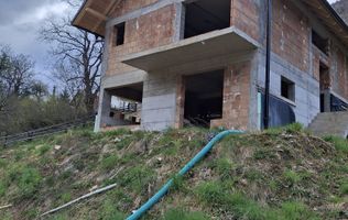 Casa la rosu– teren 706 mp – Gura Raului – vedere panoramica