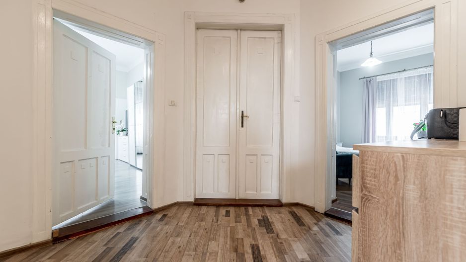 Apartament ultracentral cu 4 camere decomandat, etaj intermediar - Poză 14