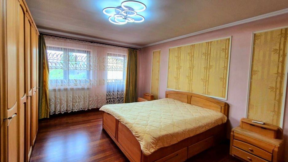 Cauți o casă mare sau spațiu pentru business? Aici le ai pe ambele! - Poză 7