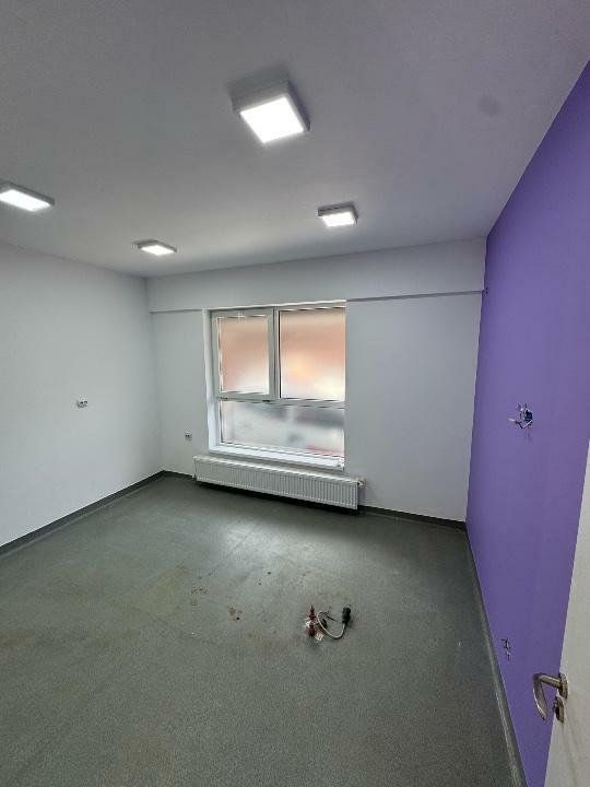 Spaţiu com. Clinica Stomatologică  în faţa staţiei STb S170 - Poză 12