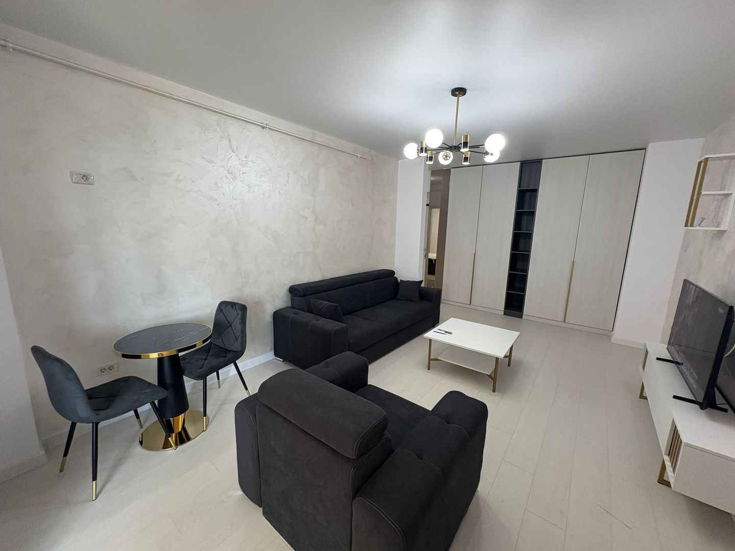 Închiriere apartament 2 camere, mobilat, prima închiriere - Poză 1