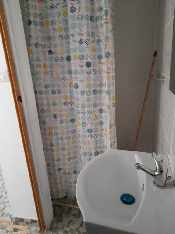 Dristor, Piata Ramnicu Sarat, casa - Poză 6