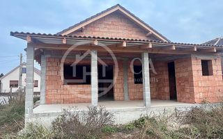 Teren si casa la rosu de vanzare in Biharia, Bihor - Poză 1