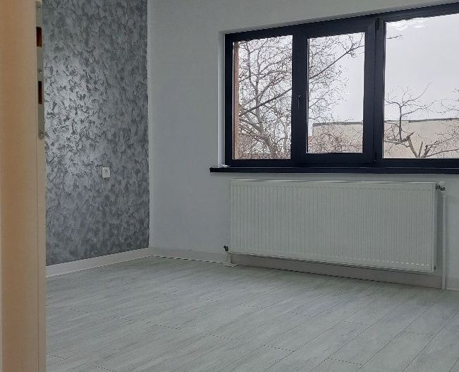 🏡 Apartament 2 camere decomandat, etaj 2, zona Liceu Auto SID V - Poză 3