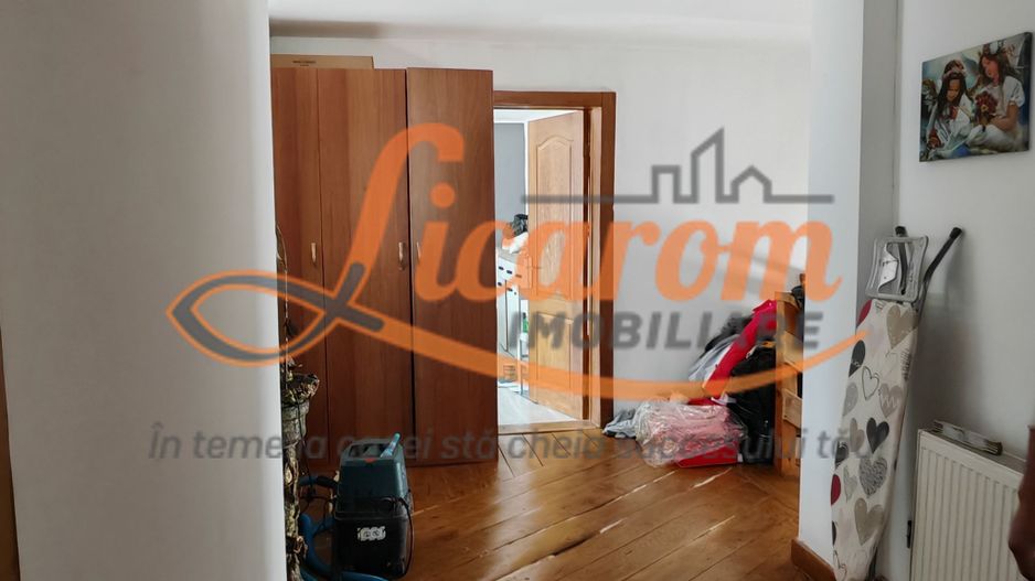Vila P+E Bartolomeu,4 camere,4 bai,curte,garaj. - Poză 10