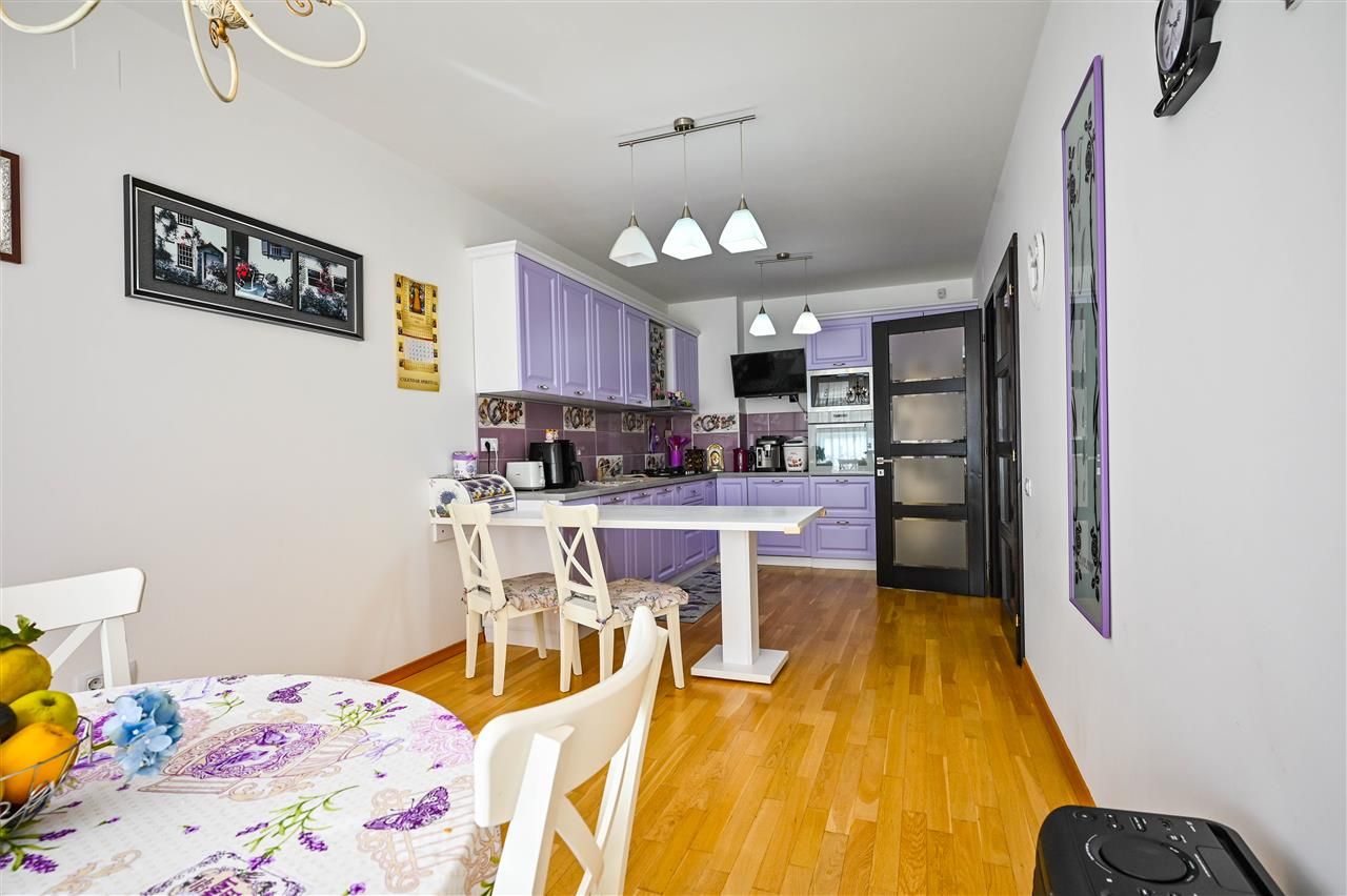 Somptuozitate in stil modern, 2 garaje, 3 terase, totul pe 1.000 mp teren - Poză 29