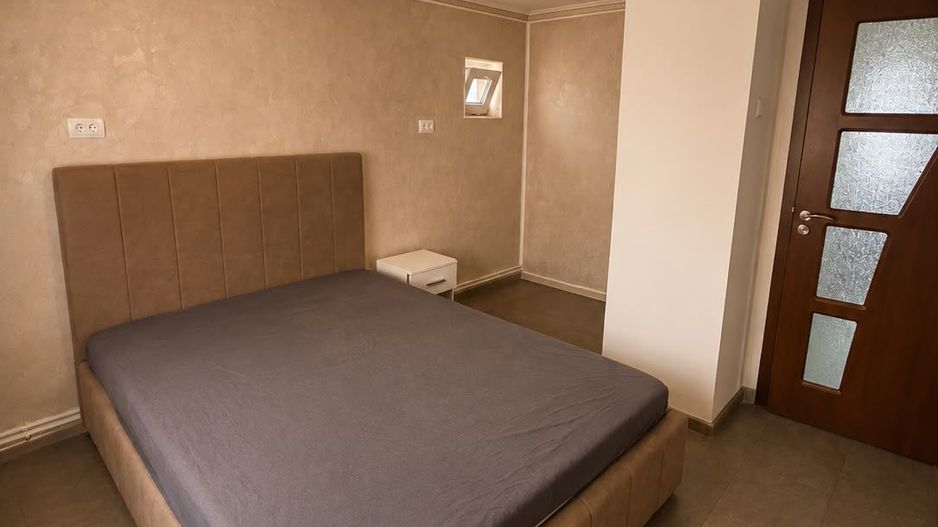 Casa renovata anul trecut  cu 1100 mp de teren in localitatea Les - Poză 9