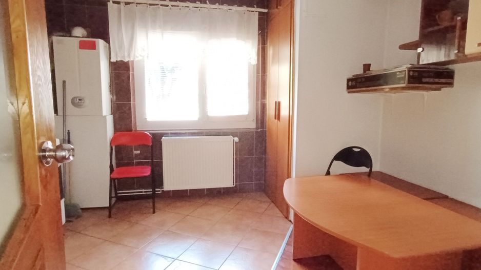 Apartament cu 3 camere decomandate,Carpatilor-Judetean - Poză 13