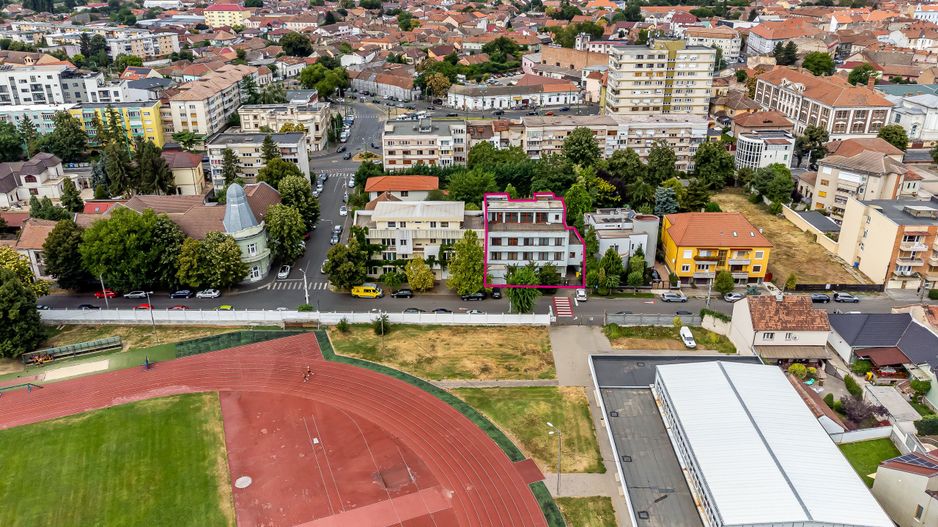 De Vânzare Clădire Ideală pentru Centru de Afaceri în Arad - Poză 4