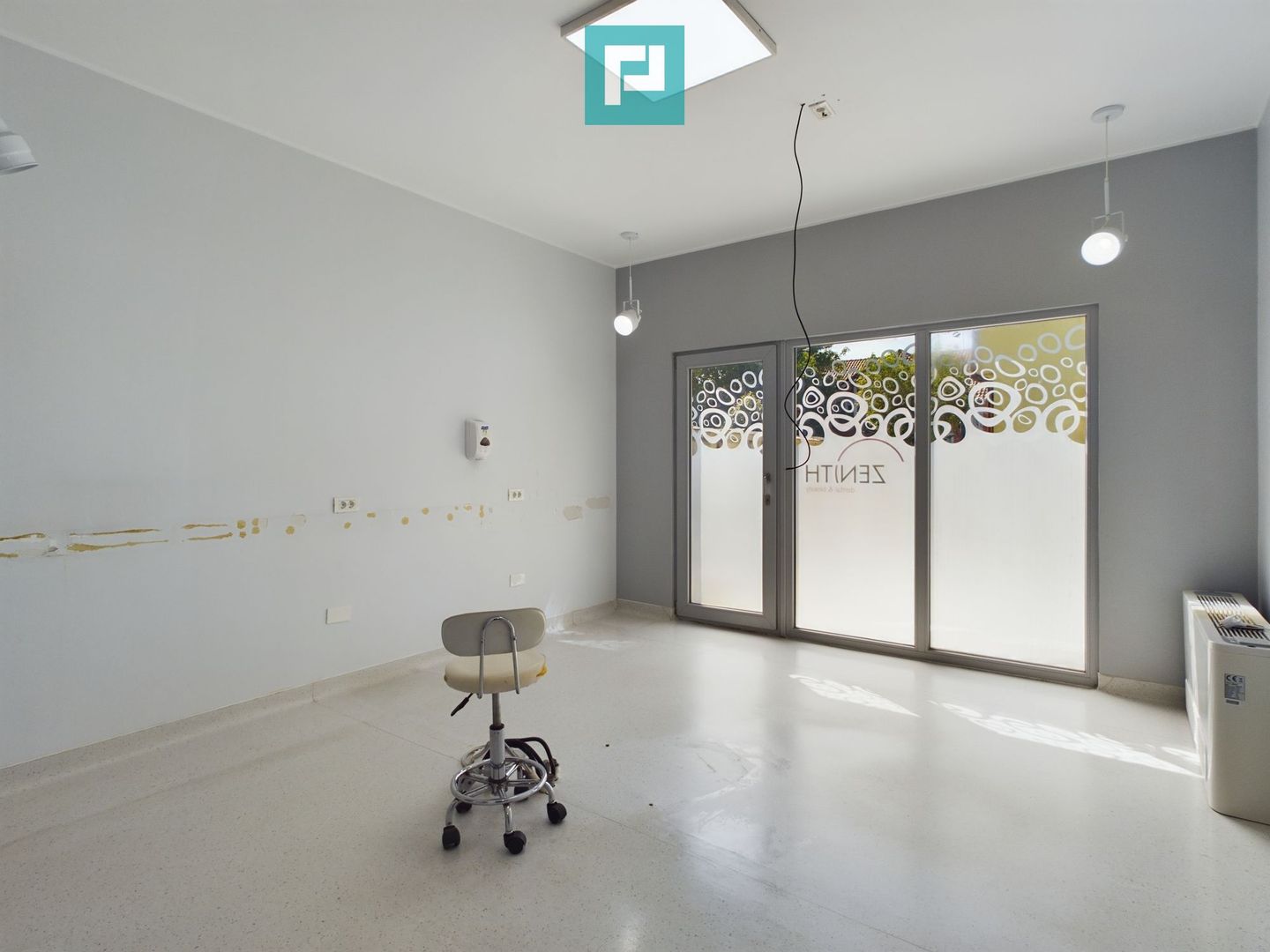 Vilă cu destinație multiplă situată ultracentral - Poză 19