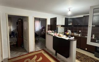 Casă de vânzare în Valea Adâncă, aproape de CUG Nicolina - Poză 3