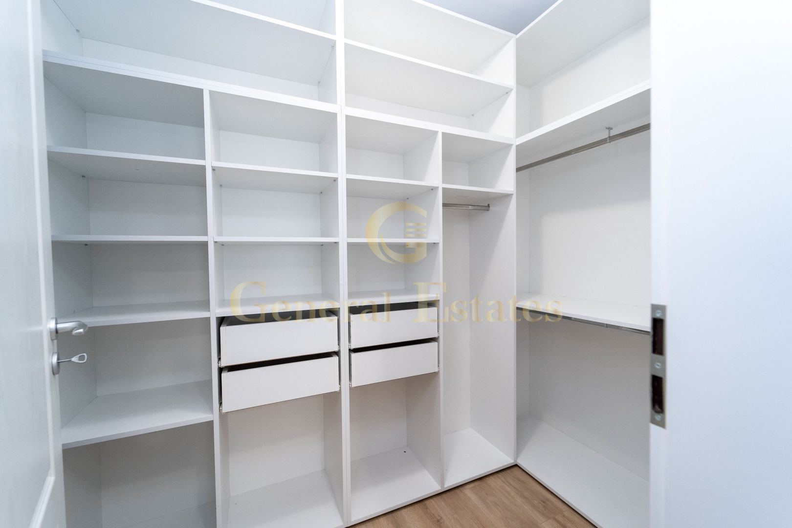 Apartament de închiriat cu 2 camere în Tractorul, Brașov - Poză 6