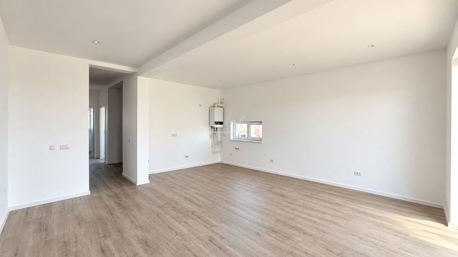 COMISION 0! Duplex finalizat cu 5 camere si 3 bai. Panouri solare. - Poză 2
