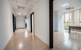 Cladire de birouri Vitan pretabilă pentru diverse afaceri. - Poză 7