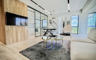 Modern, luminos, cu vedere panoramica si loc de parcare - Gheorgheni - Poză 1