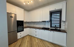 Duplex despartit prin garaj. Zona centrala - langa padure. Mobilat si utilat