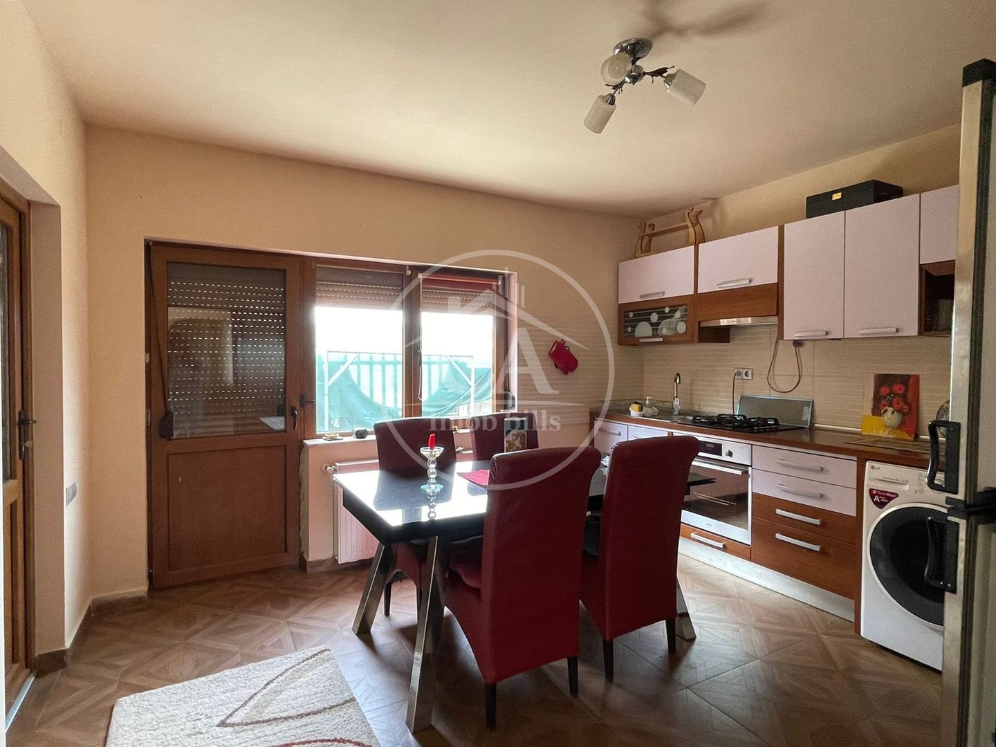 Casă de vanzare cu 3 camere în Cartierul Tineretului, Haieu, Bihor - Poză 9