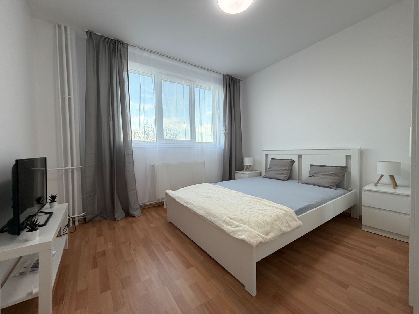 2 camere renovat complet Calea Grivitei plan secund -vedere spate | metrou 1 Mai - Poză 1