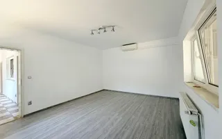 Imobil de închiriat cu locuri de parcare, curte si anexe - Poză 19