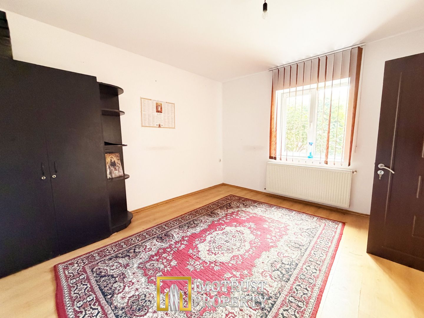 Apartament spațios la parter |ideal pentru locuire, birou, investiție - Poză 2