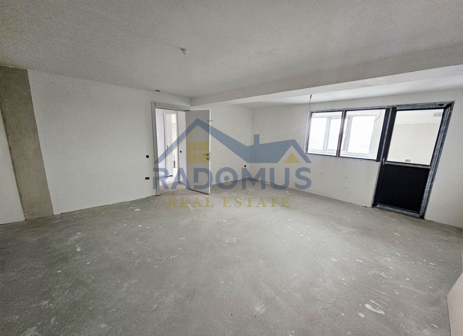 Vila Tătărani - 280 mp utili - 500 mp Teren - 8 Camere + 4 Băi - Poză 11