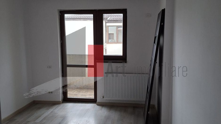 Apartament cu 3 camere de vanzare-Metalurgiei-Aparatorii Patriei-cu centrala - Poză 2