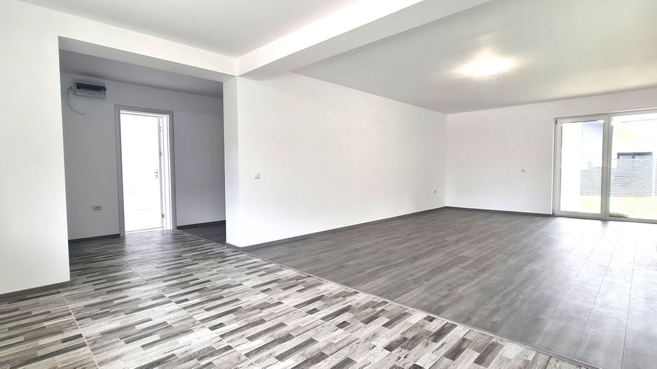 Casa 4 camere (nemobilata, neutilata) cartier Izvor Tarlungeni Brasov - Poză 1