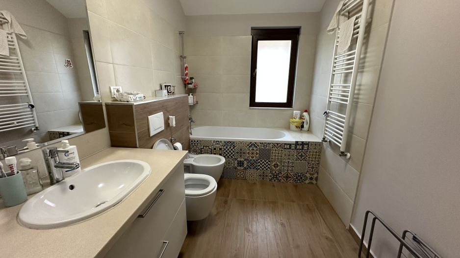 Duplex cu 5 camere de vanzare  în zona Aradului - Poză 29