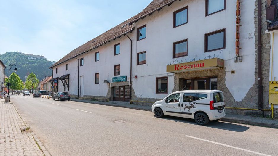 Pensiune Rosenau de vânzare - Afacere la cheie lângă Cetatea Râșnov - Poză 3