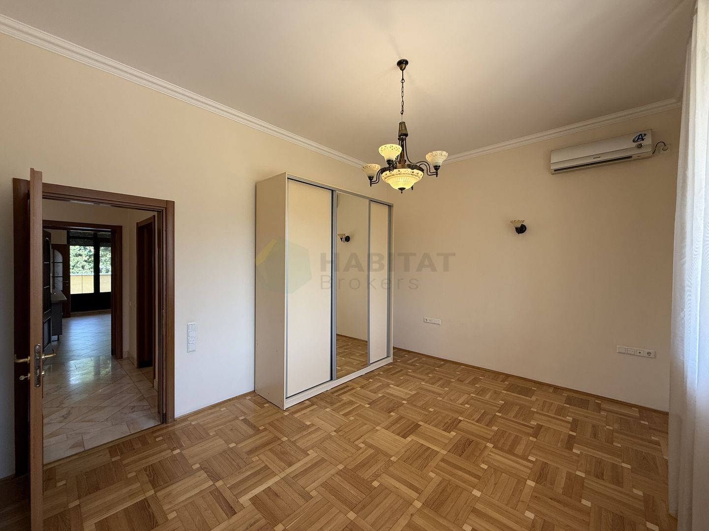 Vila 9 camere cu piscina si teren de 1.000 mp - Poză 6