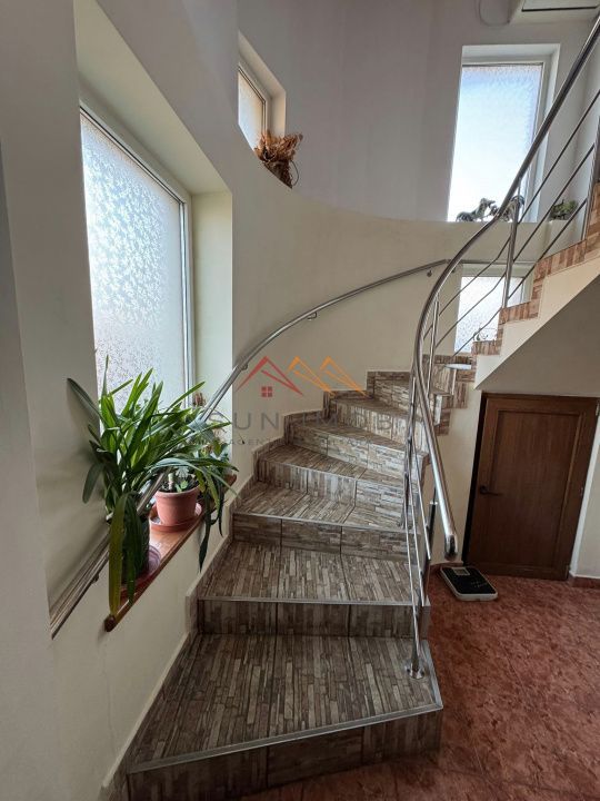 Vila de vanzare, 5 camere, garaj, 383 m2 teren, Campina - Poză 6