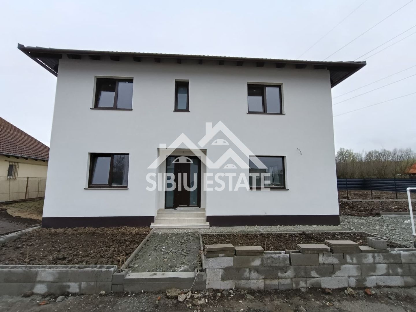 Casa tip duplex  5 camere, teren 400 mp, Selimbar acces usor - Poză 3