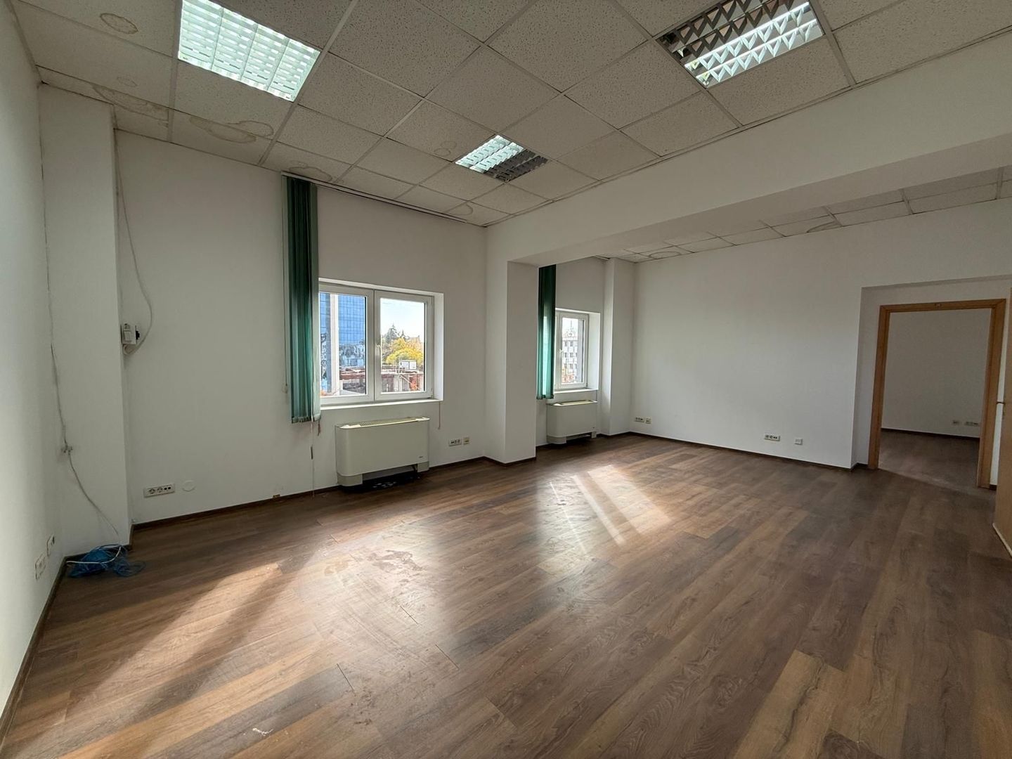 Spații de birouri, lângă ISHO ,vizibilitate excelent - Poză 1