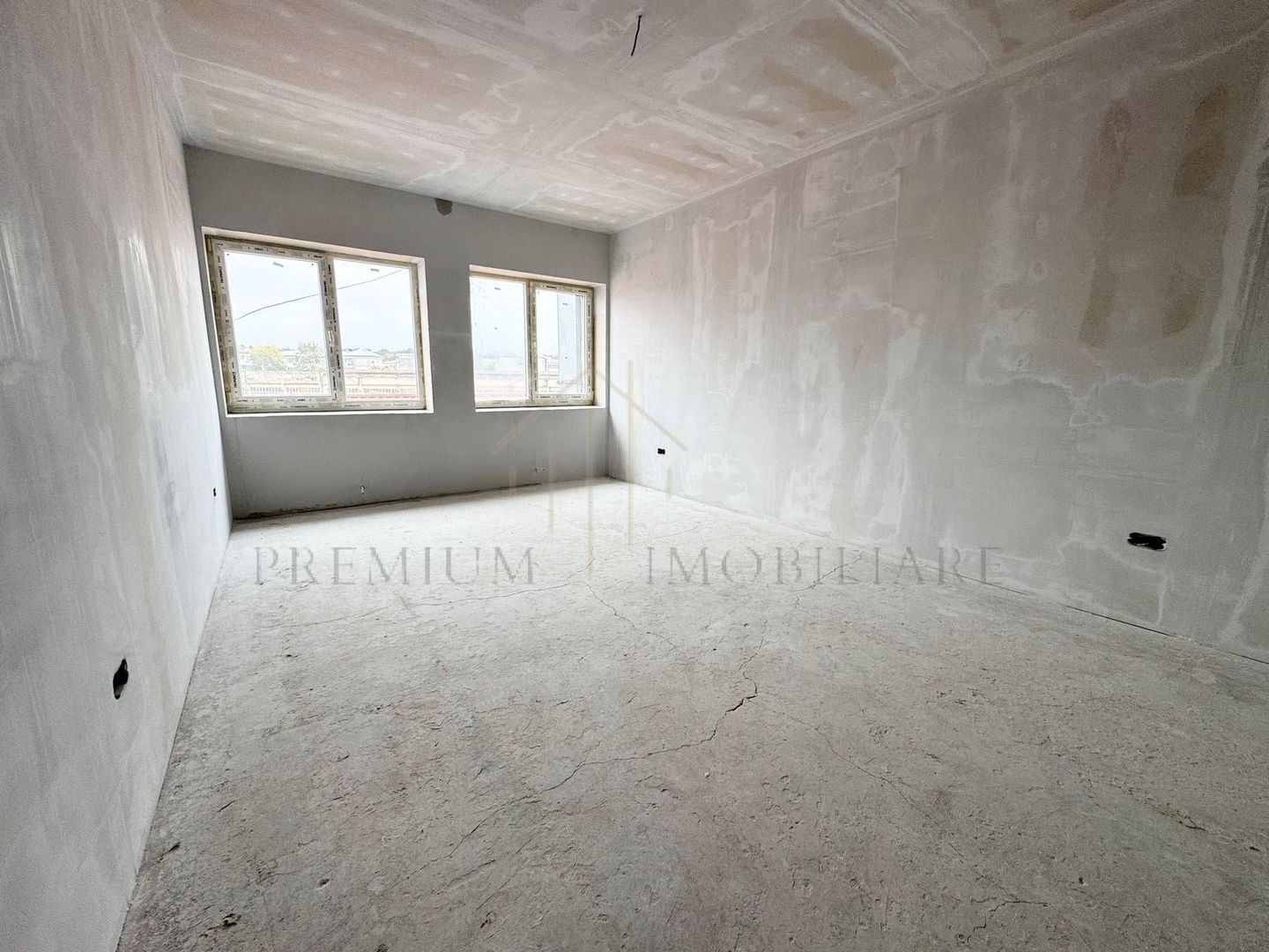 Oportunitate unică de investiție – Etaj complet de vânzare în Onești - Poză 2