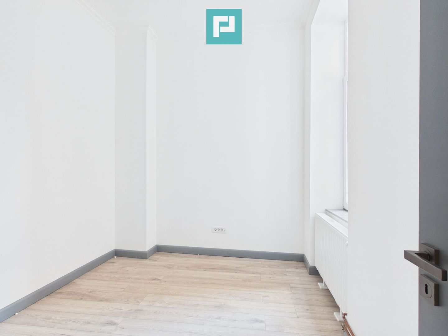 Spațiu central Jiga – birou sau locuință - Poză 8