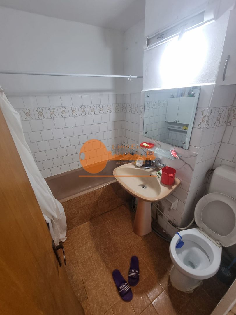 Apartament cu 3 camere in zona Crangasi - Poză 13