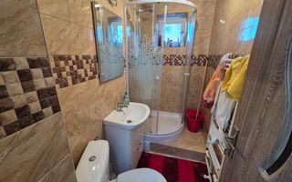 Inchiriez apartament 2 camere semi, pe Pietonala, et 1, 40mp, mobilat - Poză 5