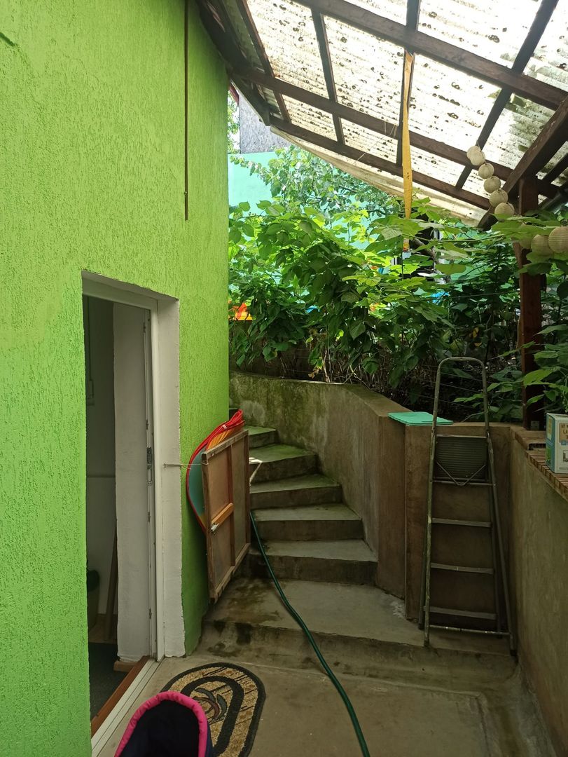 CASA CU 5 CAMERE ZONA DAMBU - Poză 3