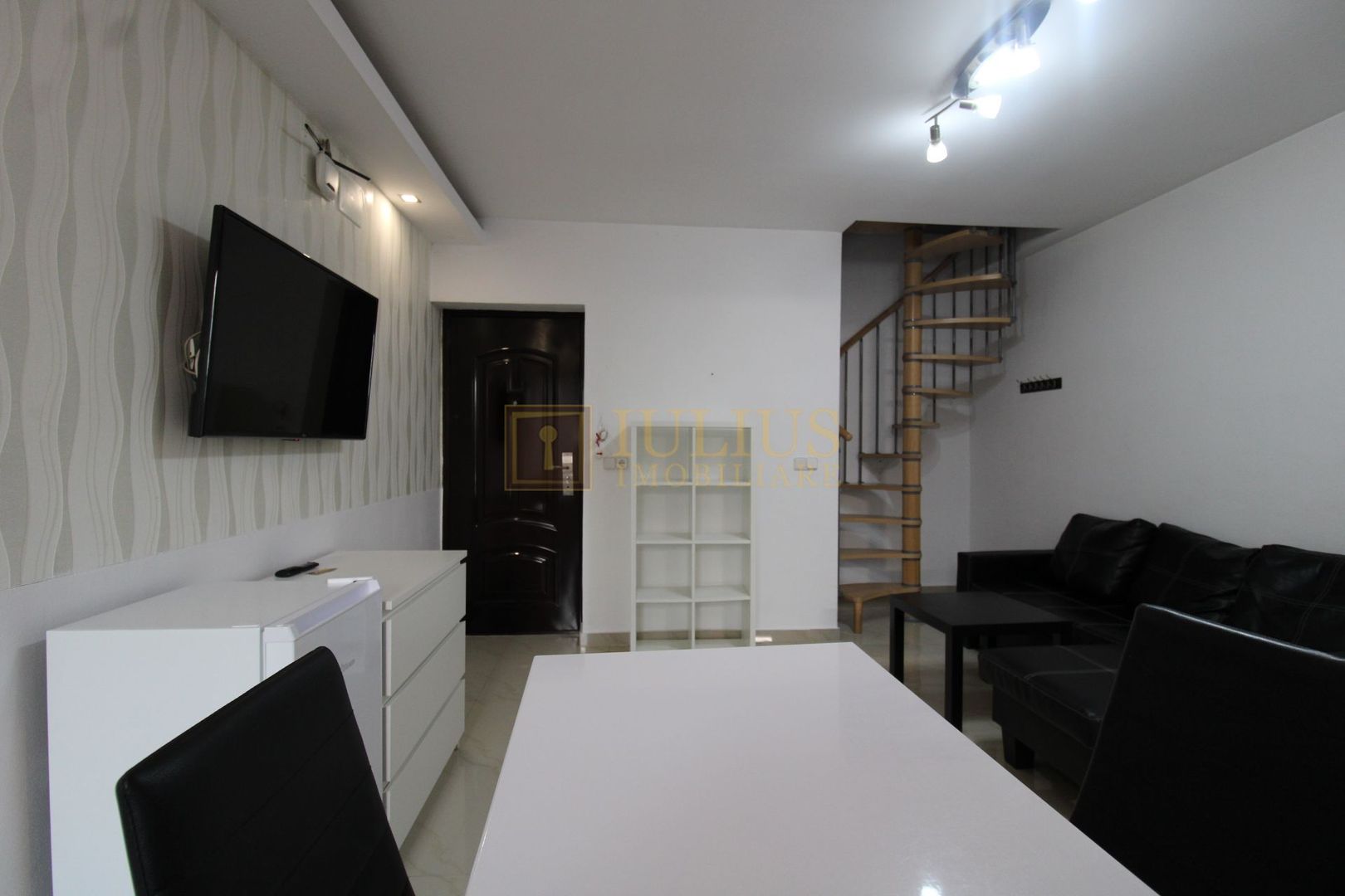 1 camera, loc de parcare,in spate la City of MARA - Poză 2