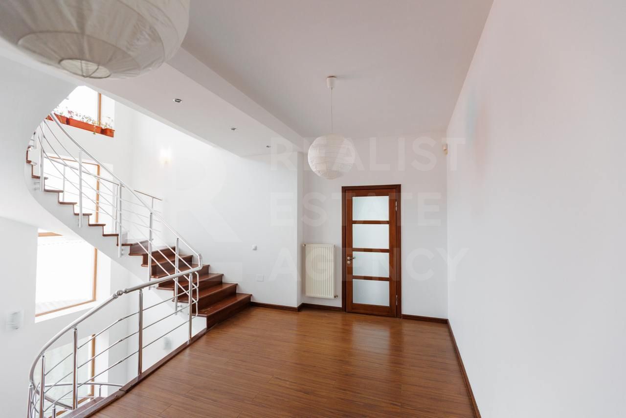 Chirie, casă/vilă, 6 camere, situată in inima capitalei - Poză 11