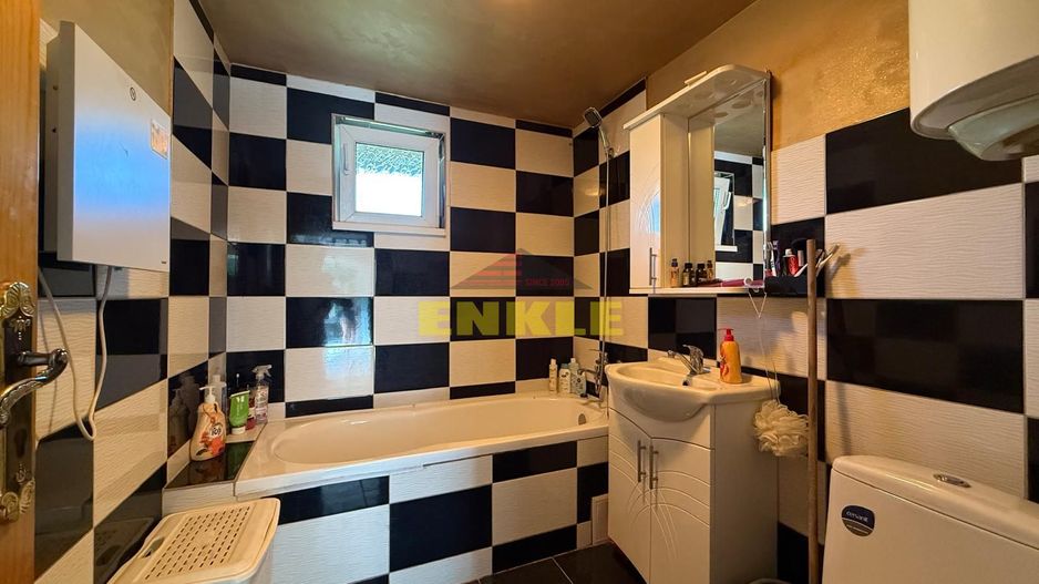 De vanzare casa in Hudum, teren generos. - Poză 11