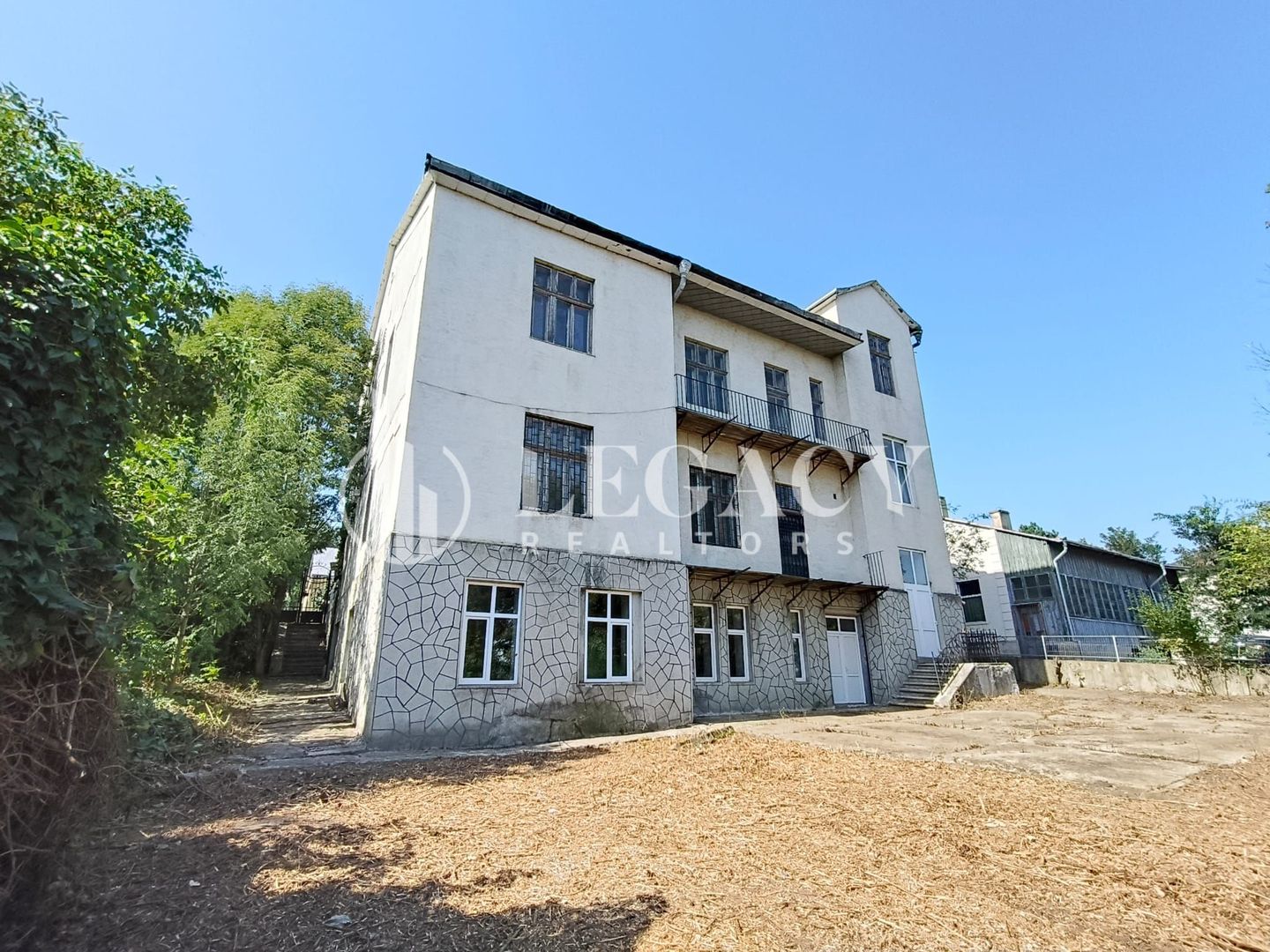 VÂNZARE/SCHIMB CU TEREN  - Clădire interbelică, centru oraș Siret - Poză 11