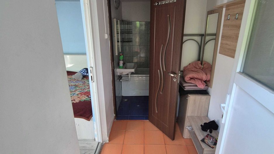 BRASADAS vinde 2 case pe un teren de 360 mp. zona Baritiu. - Poză 6