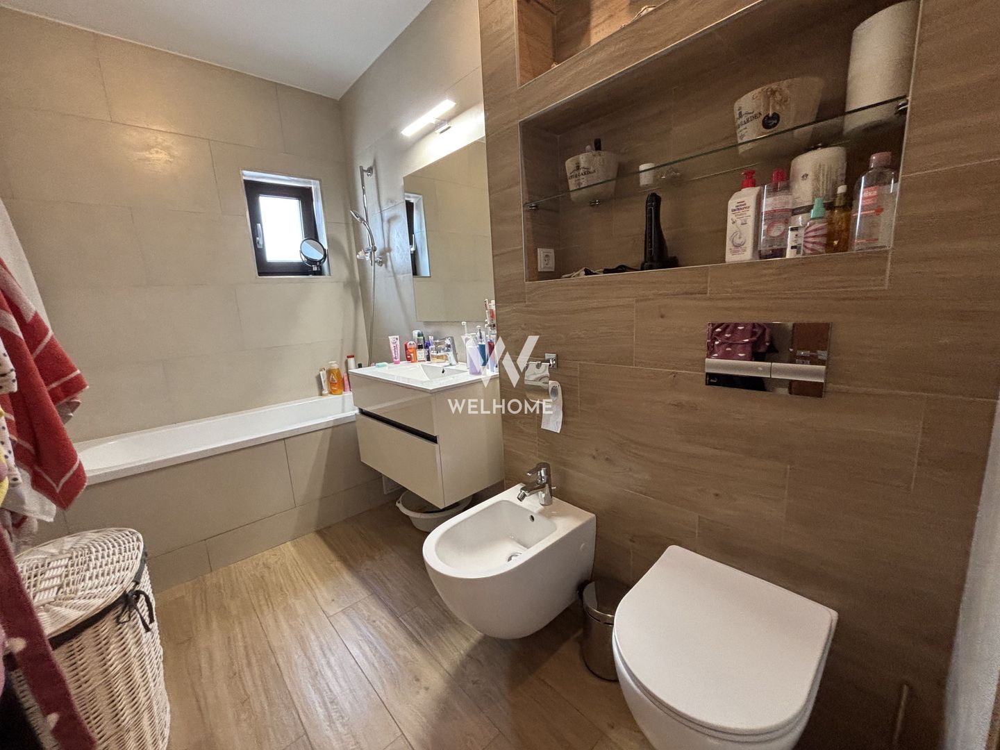 Casa generoasa LA CHEIE, curte 200 mp in Selimbar - Poză 17