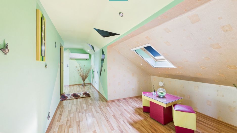 Casa cu potential multiplu in Curtici - Poză 10