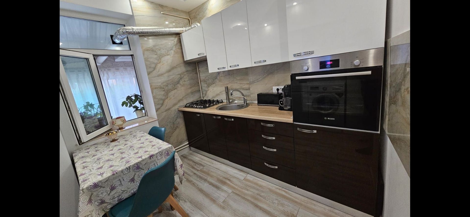 Casa renovata complet – zona Mall – - Poză 4