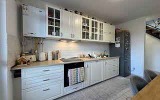 Apartament cu 4 camere si scara interioara de vanzare, Lipoveni - Poză 1