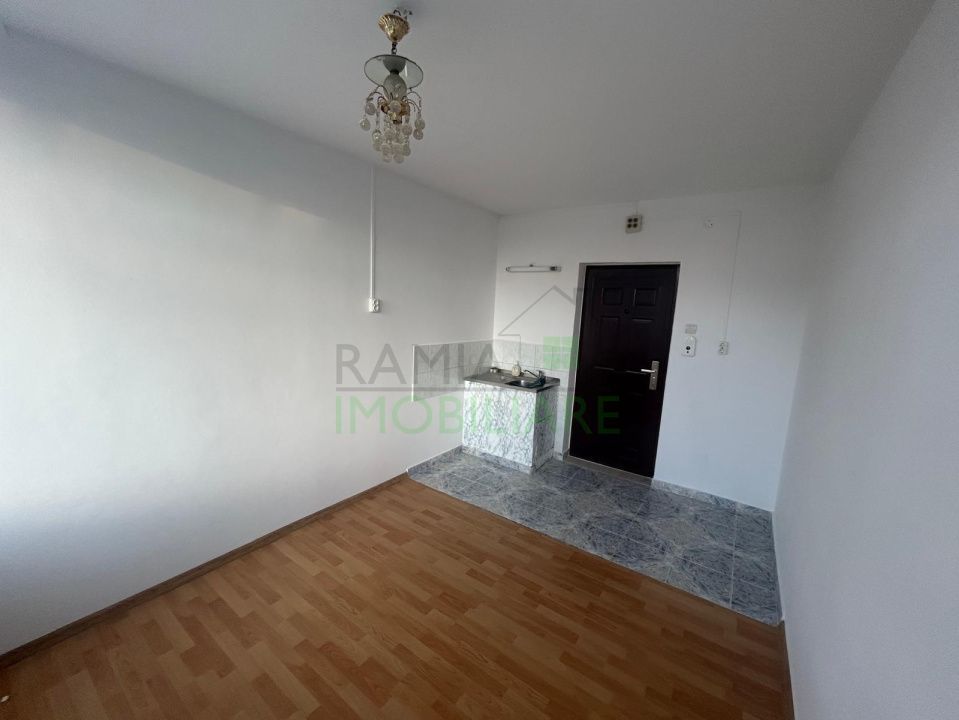 Garsoniera tip Cameră Tractorul, etaj intermediar - Poză 3