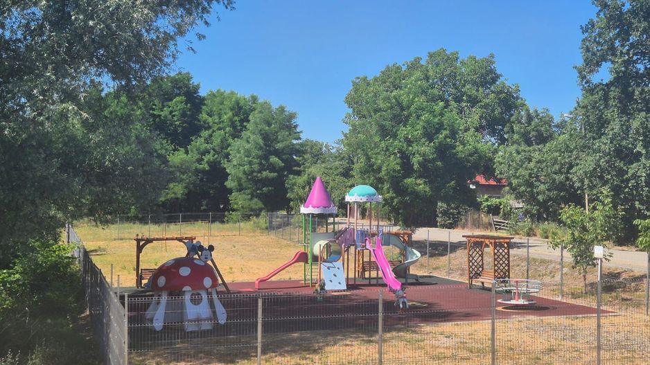Exclusivitate - La 4 km de Poiana Narciselor, teren intre case, cu utilitati. - Poză 9